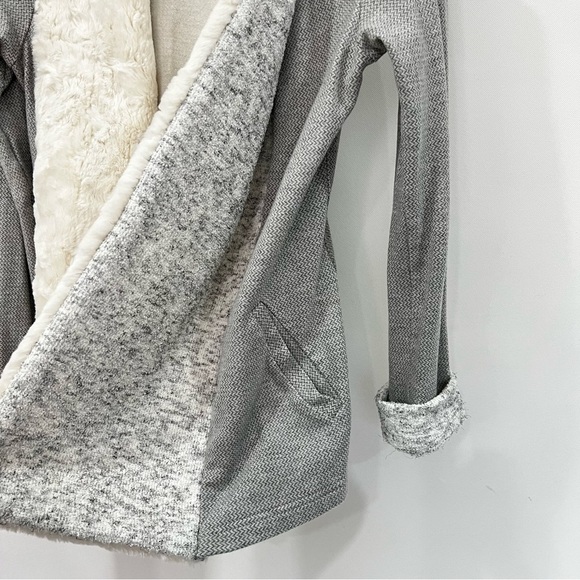 Anthropologie Ambrose Knit Jacket Gray Cream Cardigan Plush Collar Size Medium - Picture 8 of 10